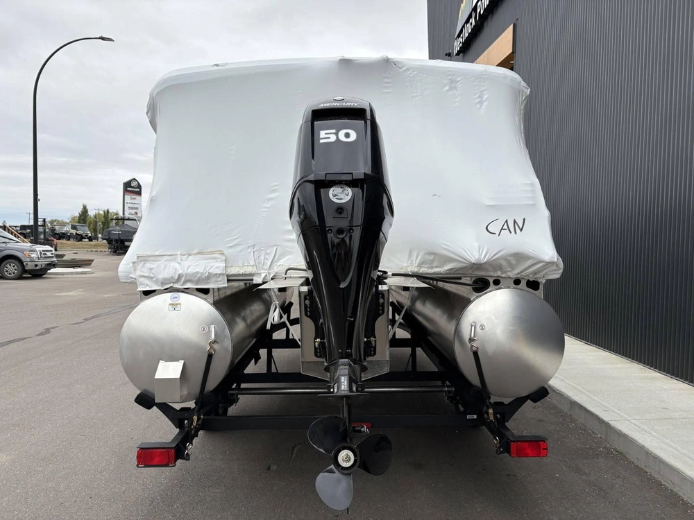 2026 Sun Tracker Party Barge 16 Dlx alt