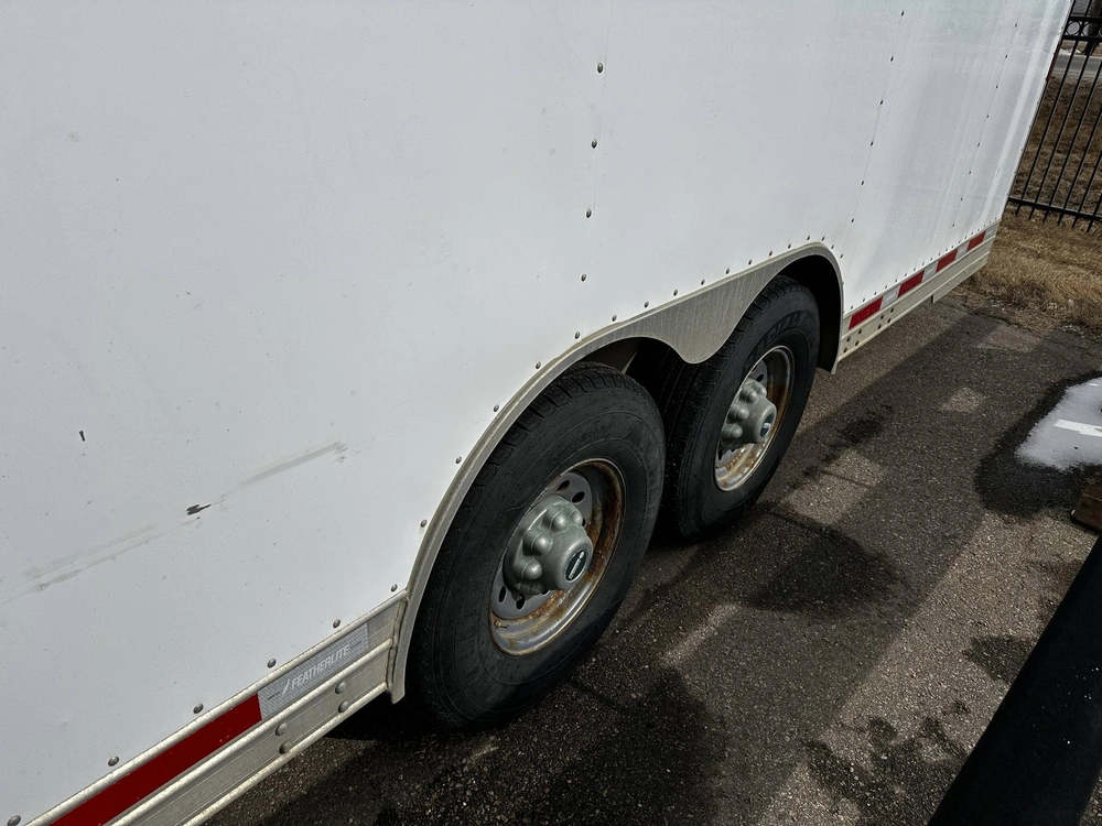 2010 Featherlite 3500 alt