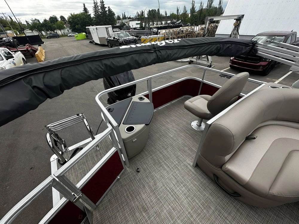 2024 Ranger Reata 200f Red Blk alt