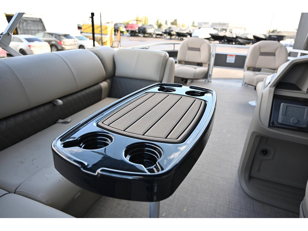 2025 Sun Tracker Fishin Barge 20 alt