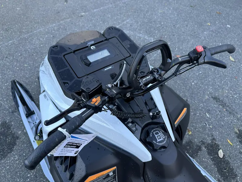 2025 Ski-Doo SUMMIT ADR W/ EDGE PKG 165 850 E-TEC POWDERMAX X-LIGHT FLEXEDGE 3.0" SHOT