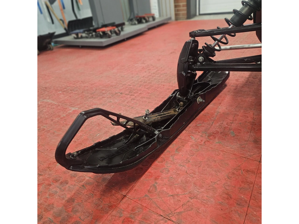 2024 Polaris 650 Indy Adventure 137 alt