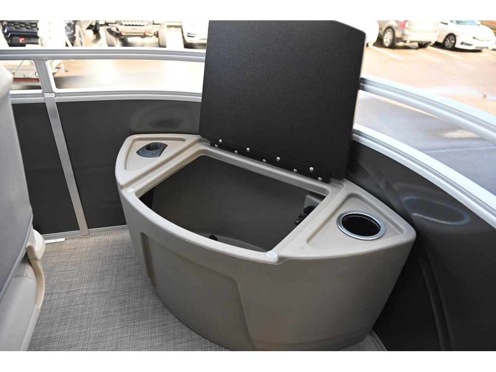 2025 Sun Tracker Fishin Barge 20 alt