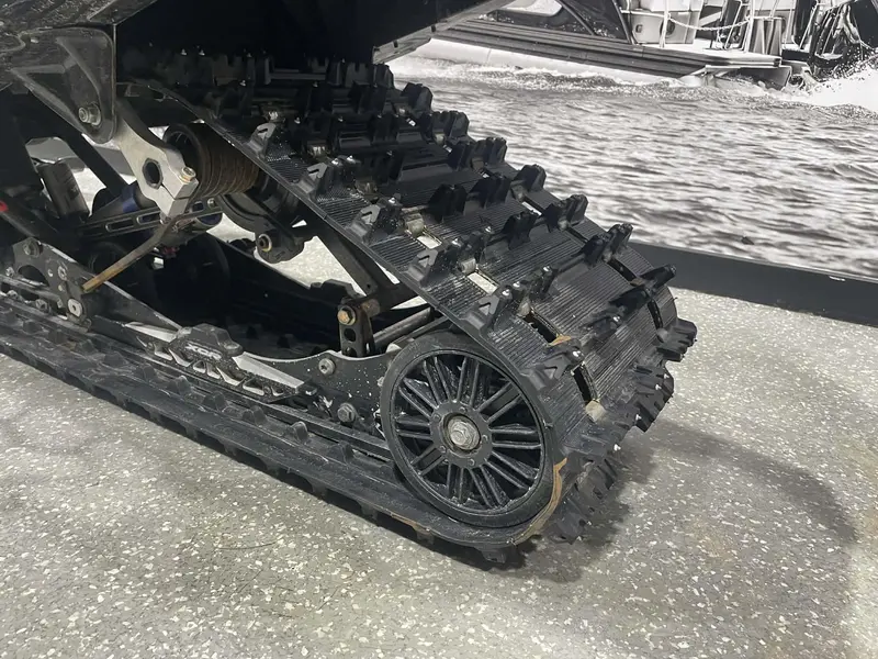 2023 Polaris INDY 850 XCR MATRYX 136 **DOSSIER PASSAGER!!**