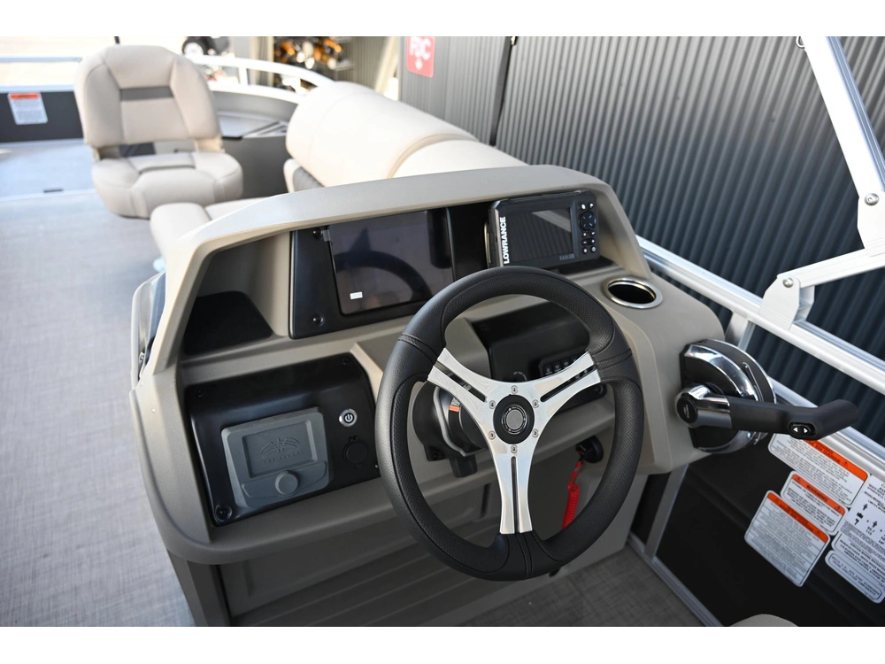 2025 Sun Tracker Fishin Barge 20 alt