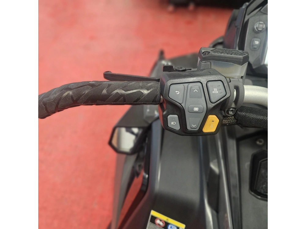 2024 Polaris 650 Indy Adventure 137 alt