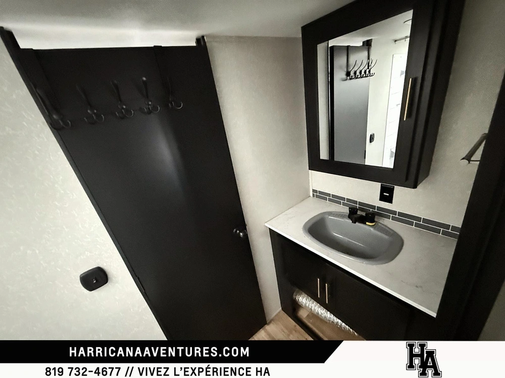 Cherokee 29rr Cargo 2022 alt