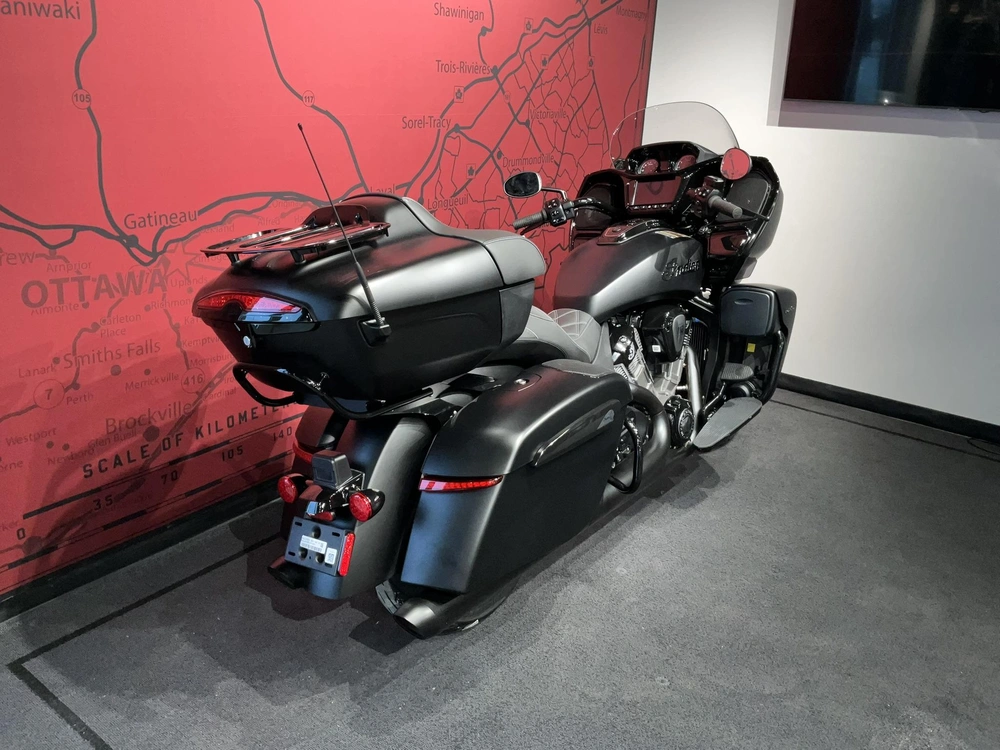 Indian Motorcycle Pursuit Dark Horse + 112 + Powerband Audio Package 2026 alt