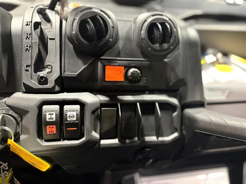 2026 Can-Am Defender MAX DPS CAB HVAC HD10 thumbnail 17