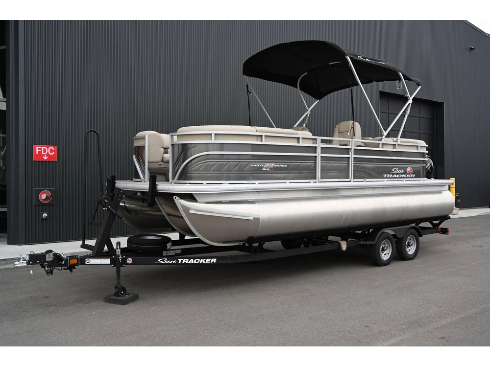 2025 Sun Tracker Party Barge® 22 Xp3 alt