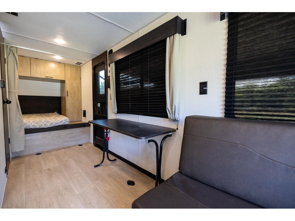 Cherokee 18rr Grey Wolf Cargo 2026 alt