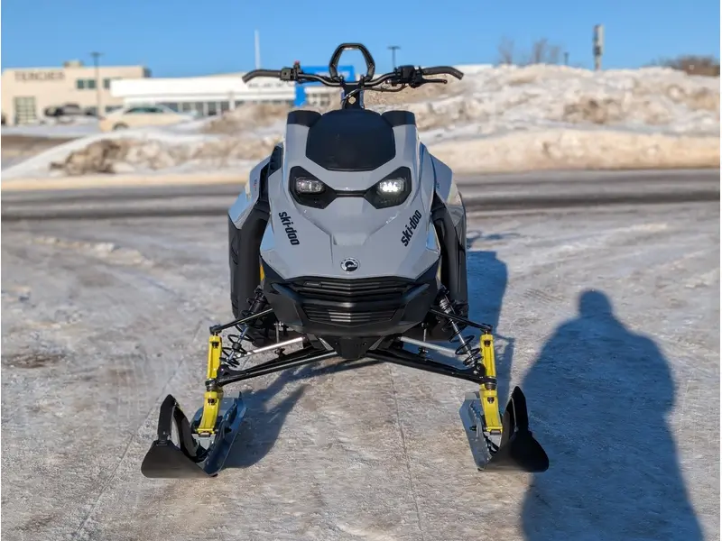 2026 Ski-Doo SUMMIT ADR w/ EDGE Pkg 146 600R E-TEC PowderMax FlexEdge 2.5" SHOT