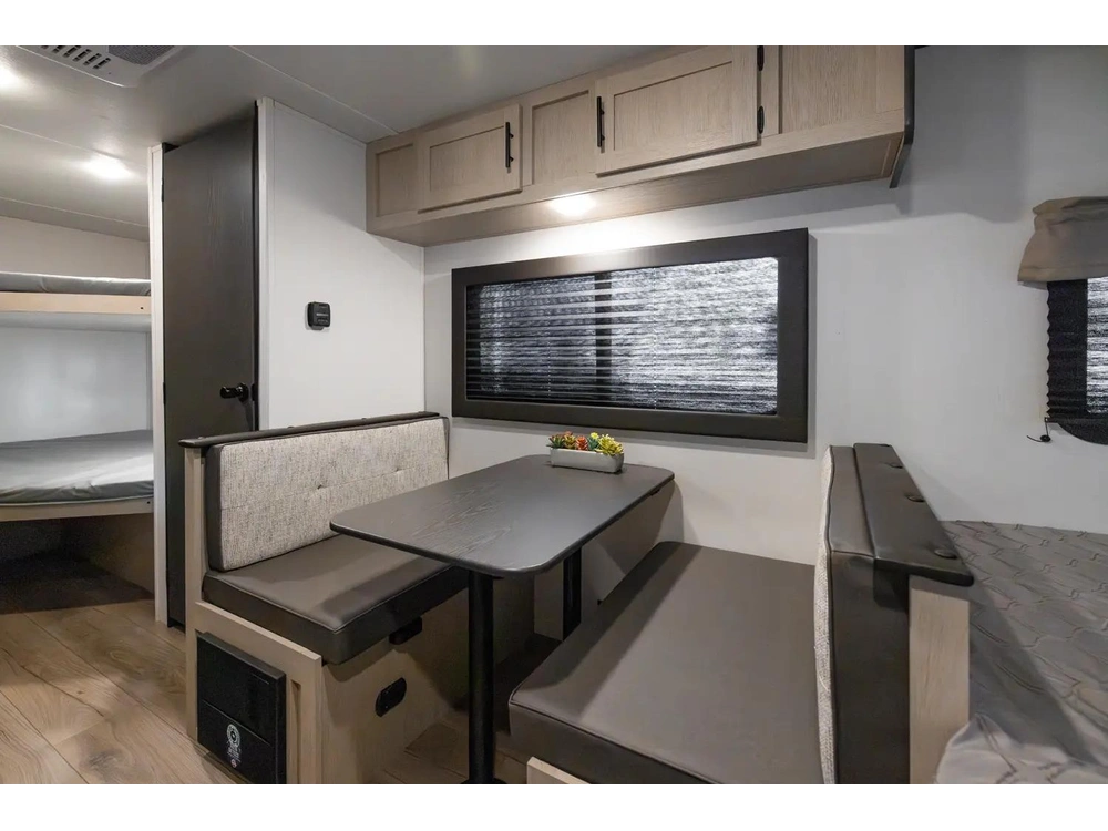 Coachmen Shasta 18dbl 2026 alt