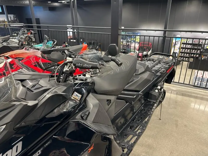 2022 Ski-Doo Renegade X 850
