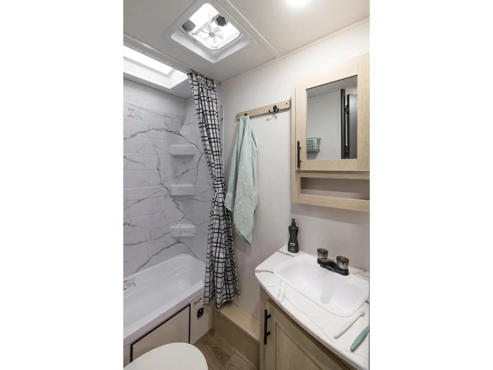 Coachmen Shasta I-5 Edition 525rs 2026 alt
