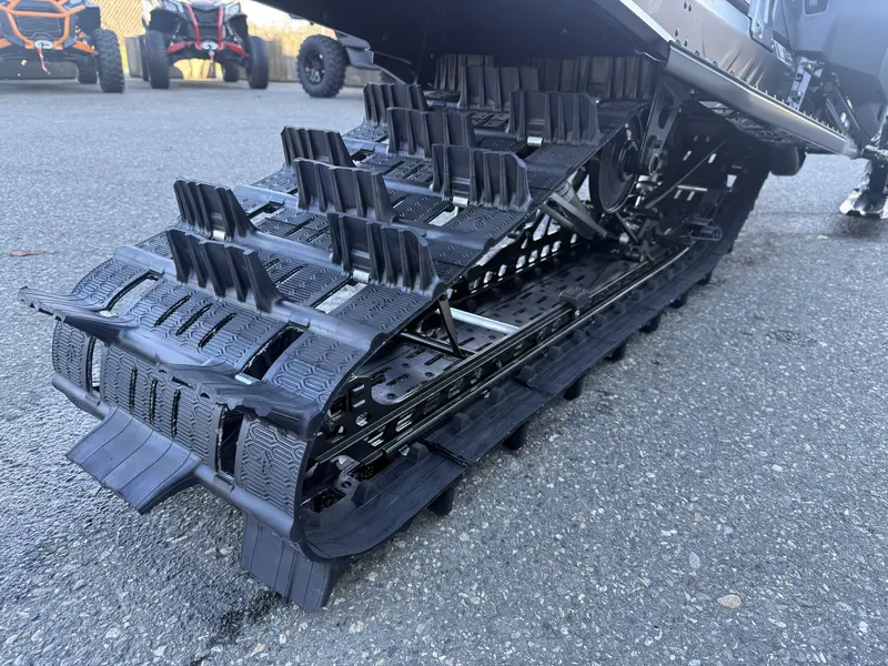 2025 Ski-Doo SUMMIT ADR W/ EDGE PKG 154 600 E-TEC POWDERMAX X-LIGHT FLEXEDGE 2.5" SHOT