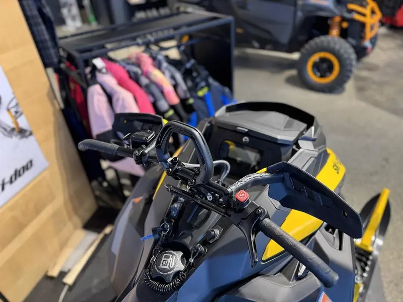 2026 Ski-Doo Summit néo + 600 EFI