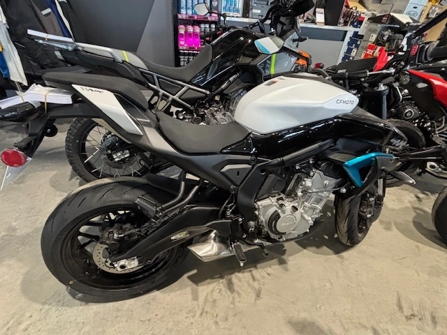 Cfmoto 675nk 3 Cylindres Nouveauté Performance 675 Nk Z Zr 2026 alt