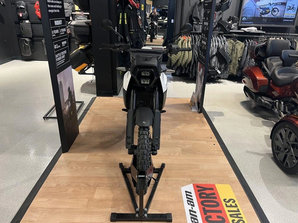 2025 Can-am Origin White alt