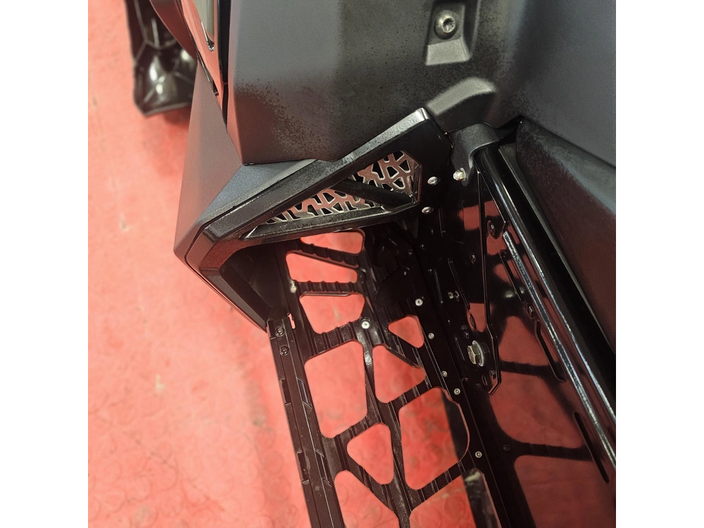 2024 Polaris 650 Indy Adventure 137 alt