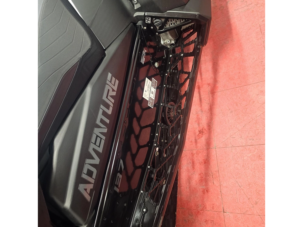 2024 Polaris 650 Indy Adventure 137 alt