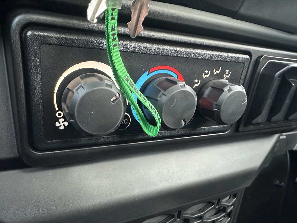 2026 Can-am Defender Xt Cab Hd11 W 10.25 alt