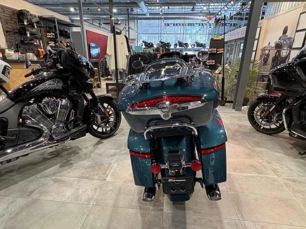 2026 Indian Motorcycle Pursuit Limited + 112 Package alt