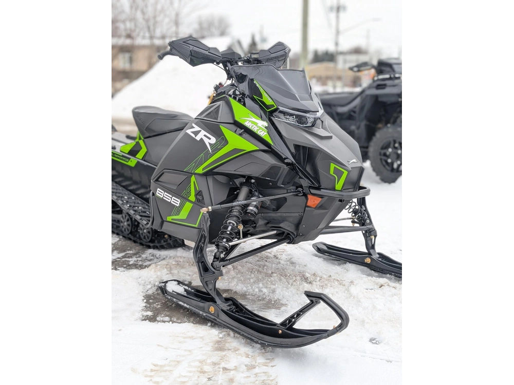 2026 Arctic Cat Zr 858 137 Atac Es Cn Grn Démo | Suspension Ajustable | 🧭 Garmin G8 – Navigation Intégrée Haute Définition 🧭 | alt
