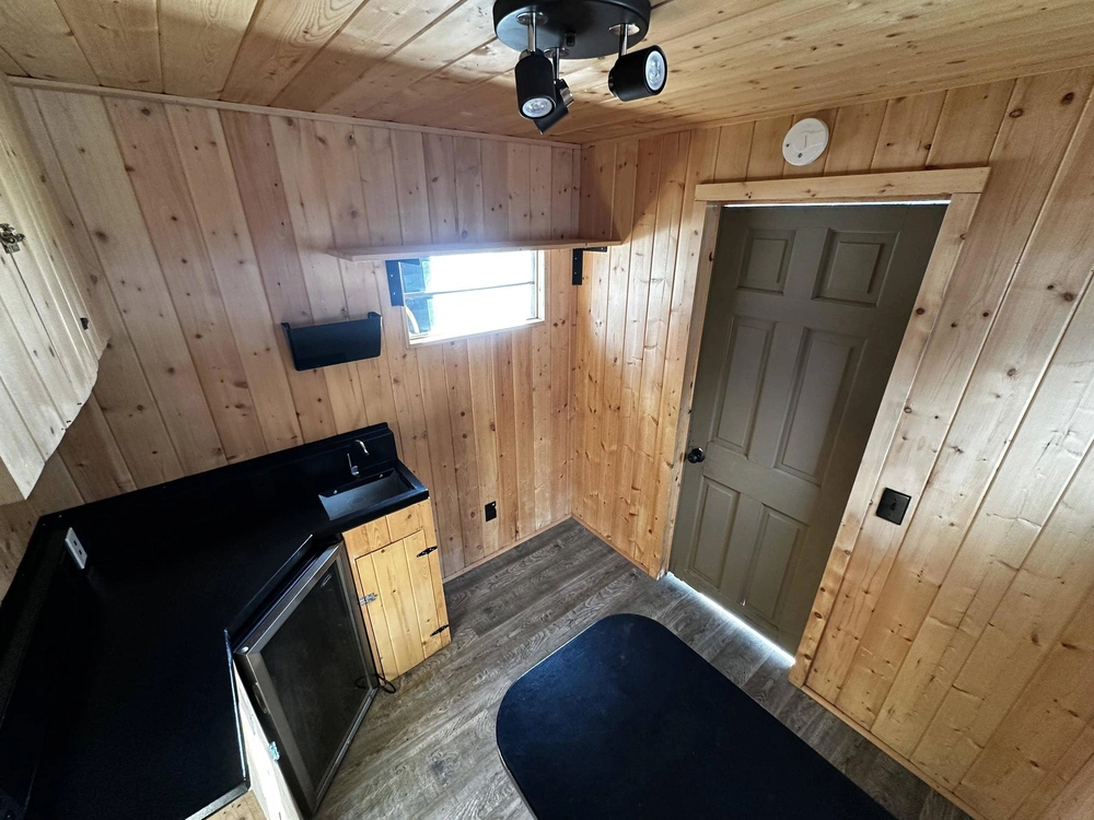 2016 Custom Cabin alt