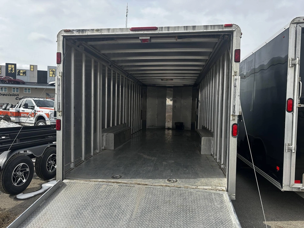 2010 Featherlite 3500 alt