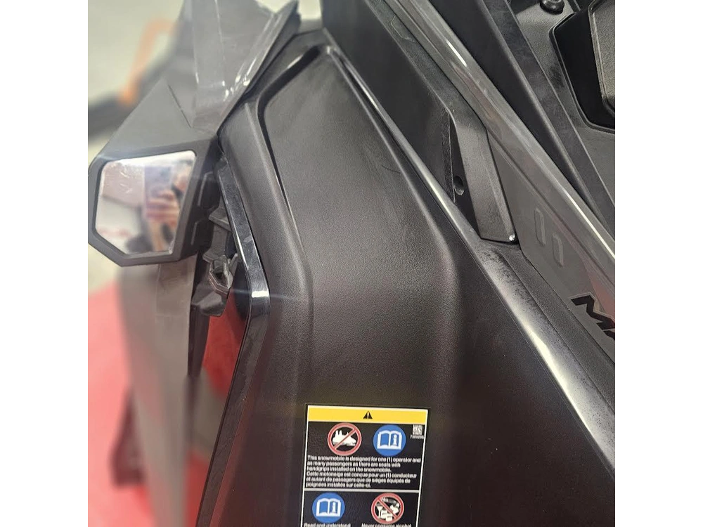 2025 Polaris 650 Indy Adventure 137 alt