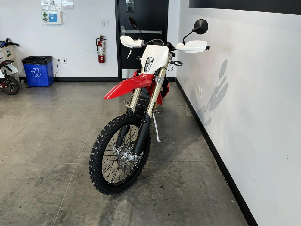 Stark Future Enduro 2025 alt