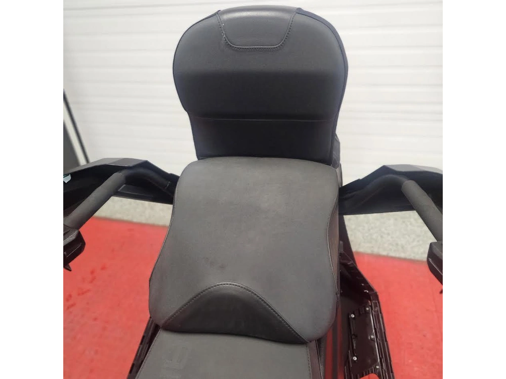 2025 Polaris 650 Indy Adventure 137 alt