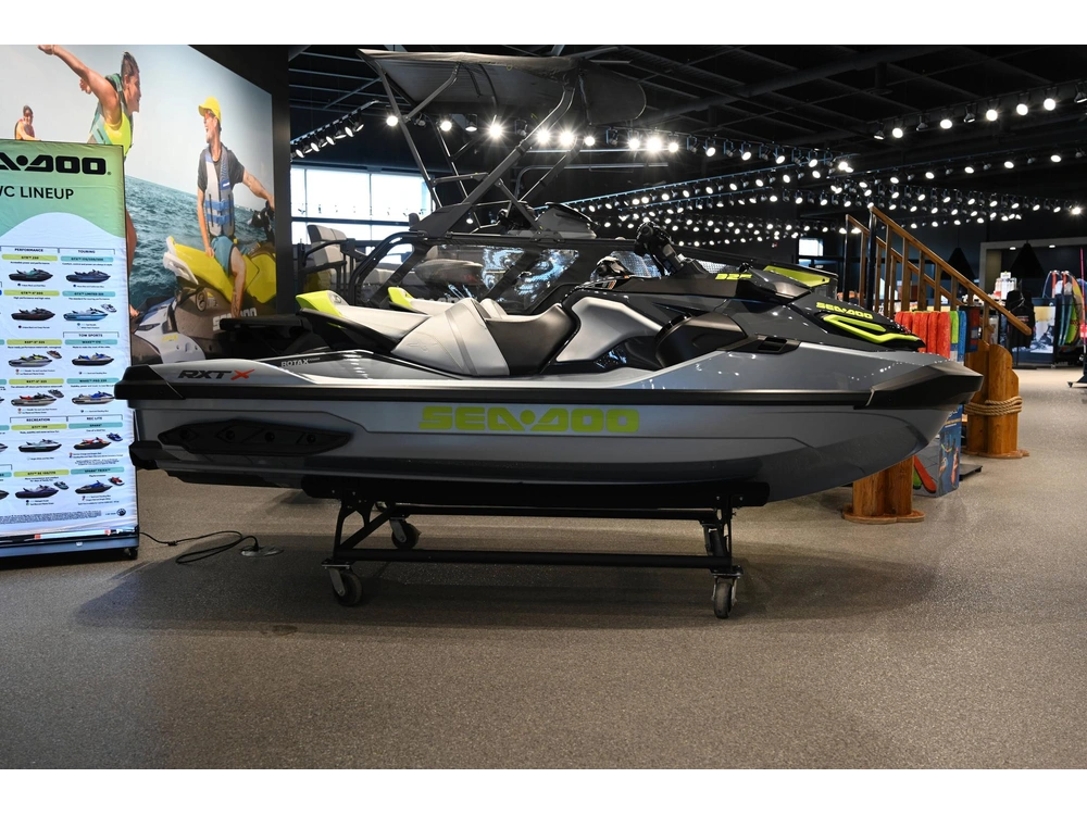 2025 Sea-doo Rxt-x 325 W/sound alt