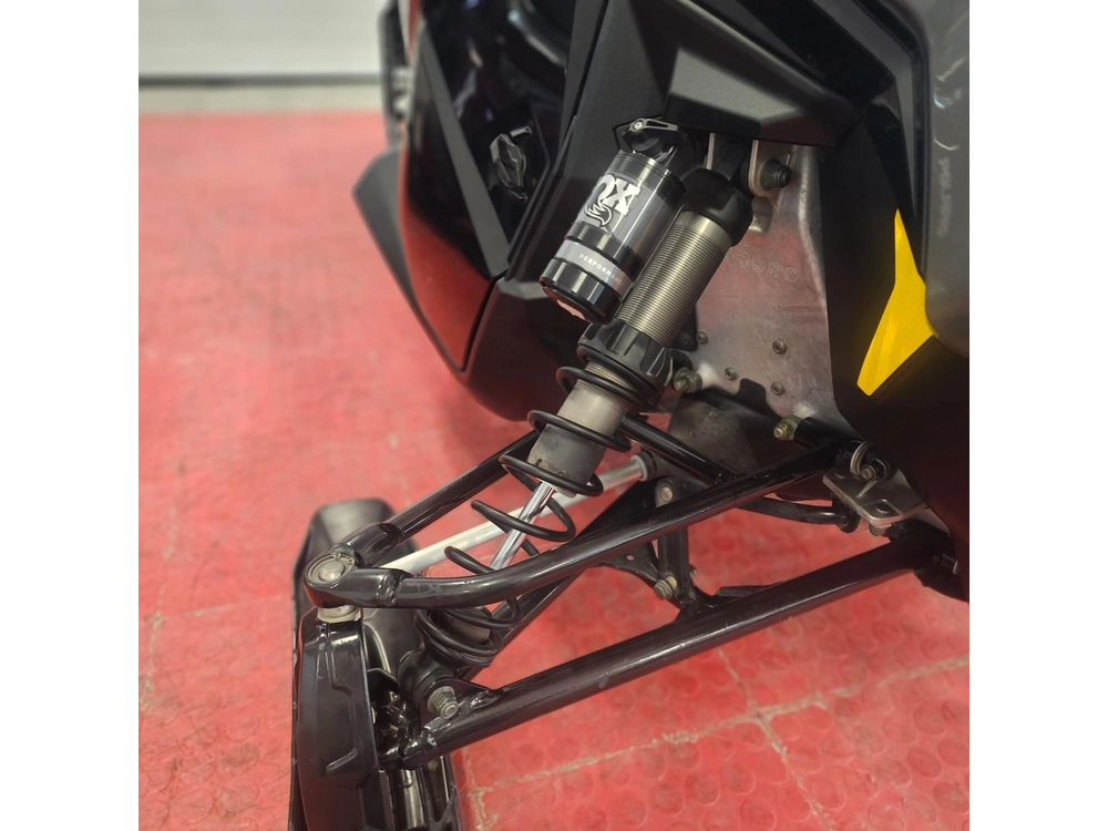 2025 Polaris 650 Indy Adventure 137 alt