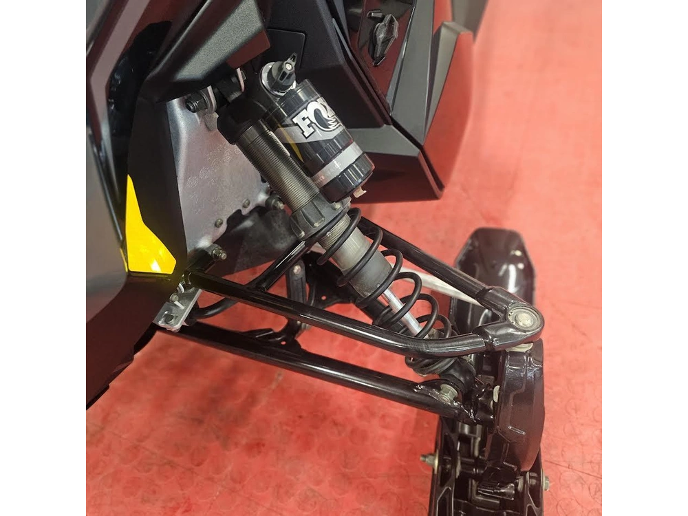 2025 Polaris 650 Indy Adventure 137 alt