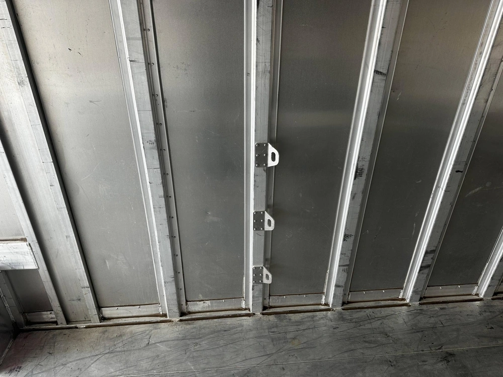 2010 Featherlite 3500 alt