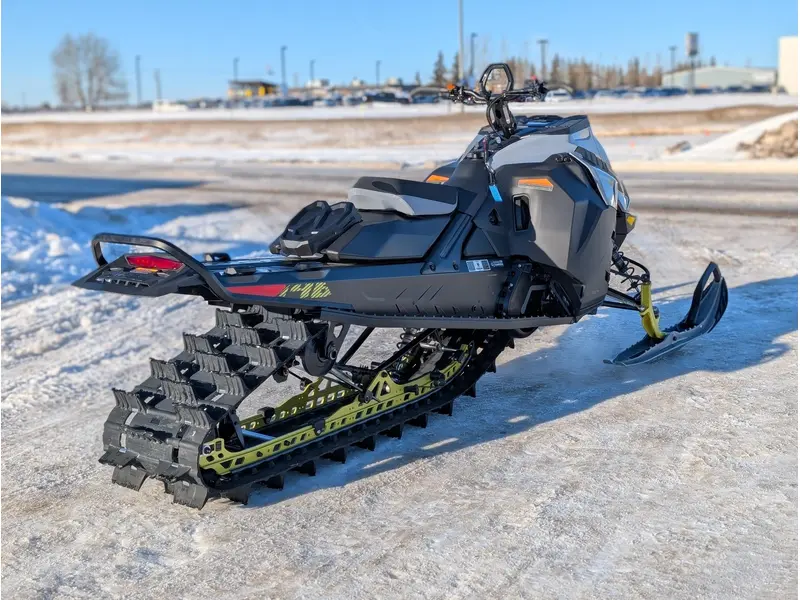 Ski-Doo SUMMIT ADR w/ EDGE Pkg 146 600R E-TEC PowderMax FlexEdge 2.5" SHOT 2026