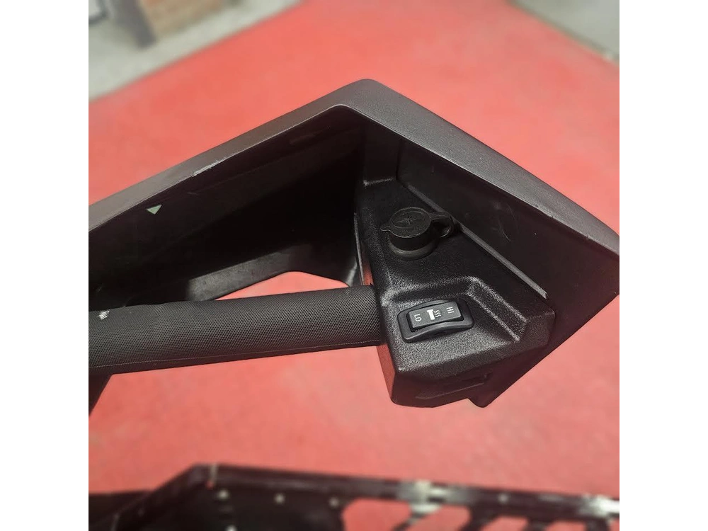 2025 Polaris 650 Indy Adventure 137 alt