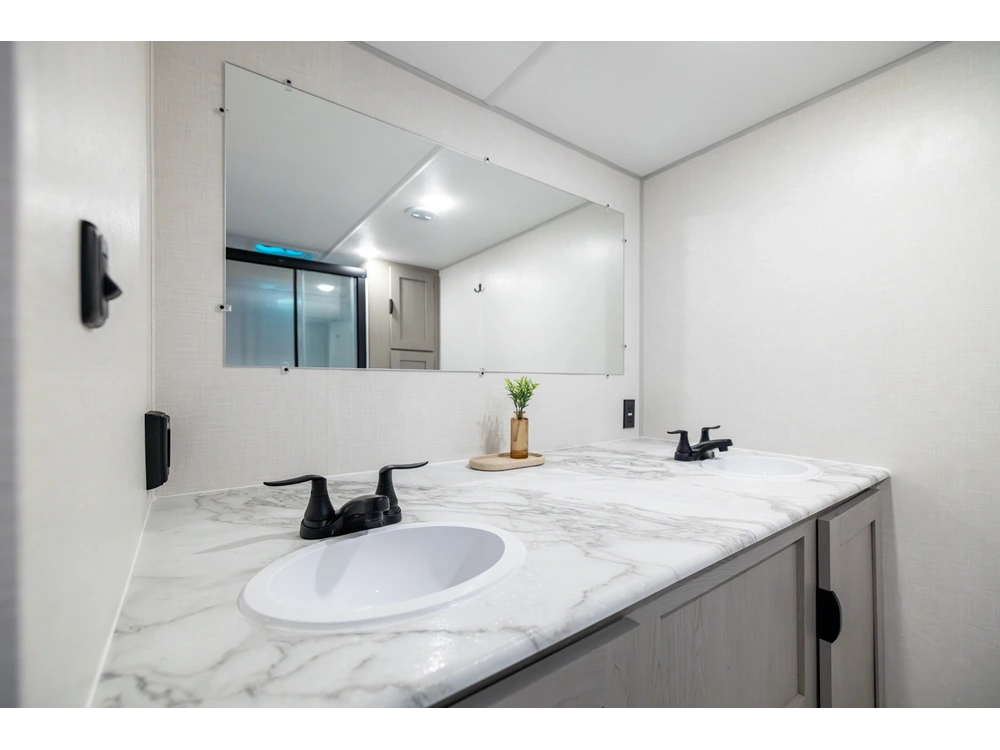 2026 Forest River Viking 25rb alt