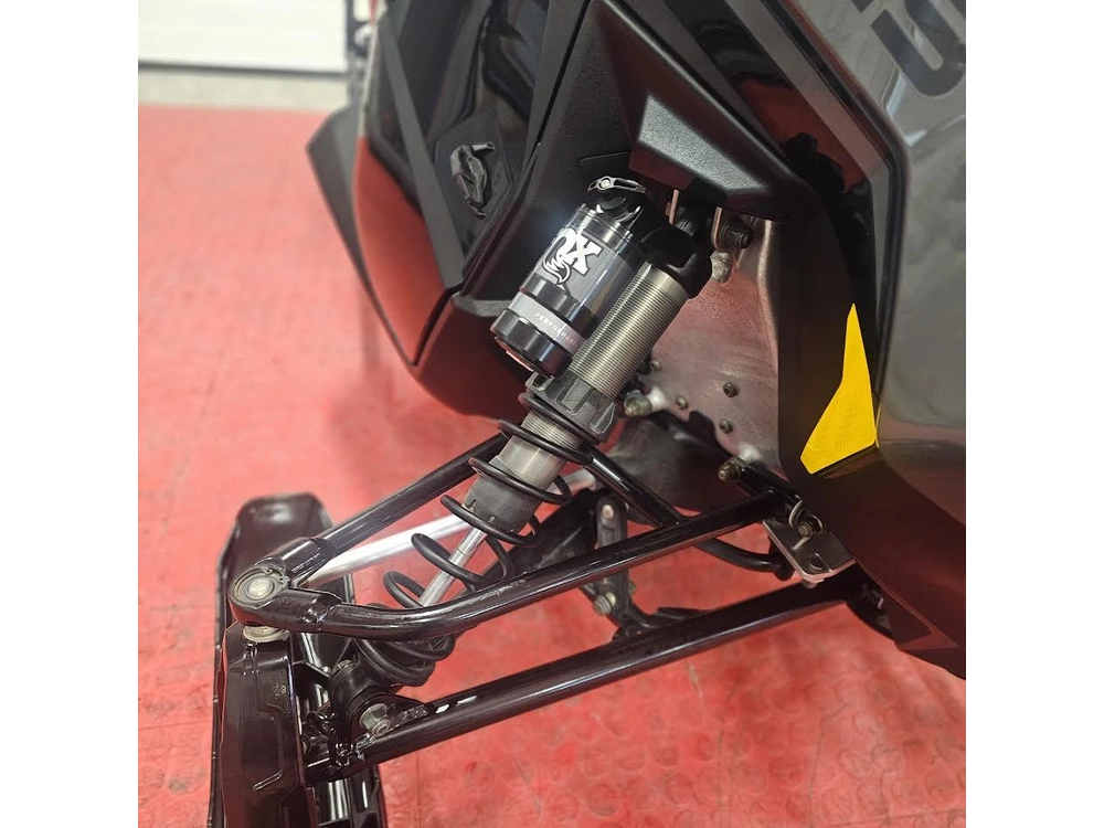 2025 Polaris 650 Indy Adventure 137 alt