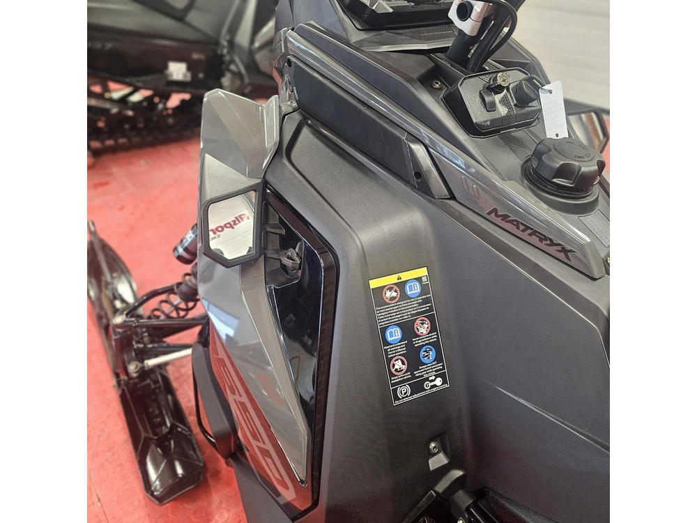 2024 Polaris 650 Indy Adventure 137 alt