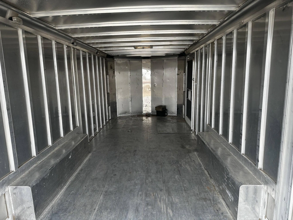 2010 Featherlite 3500 alt