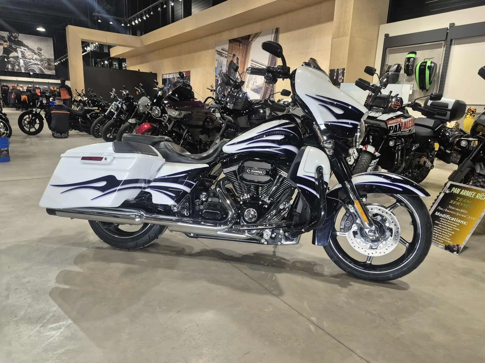 Harley-davidson Cvo Street Glide Flhxse Factory Custom 2016 alt