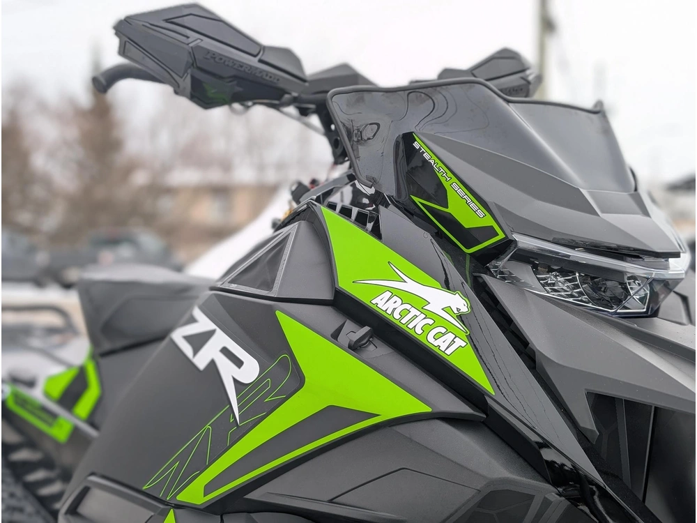 2026 Arctic Cat Zr 858 137 Atac Es Cn Grn Démo | Suspension Ajustable | 🧭 Garmin G8 – Navigation Intégrée Haute Définition 🧭 | alt
