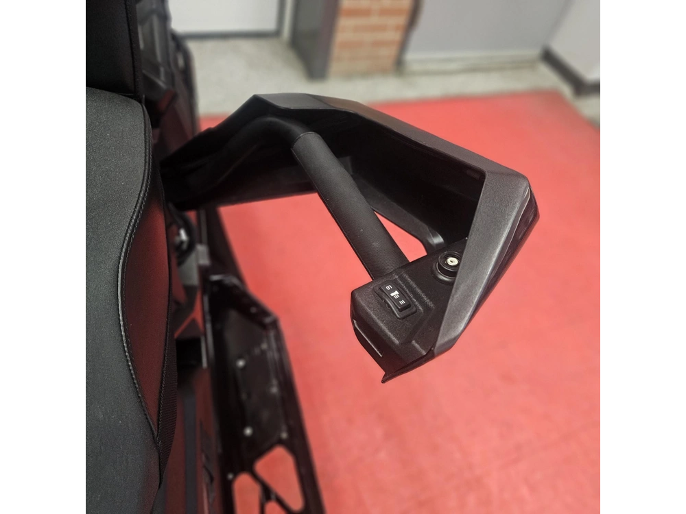 2024 Polaris 650 Indy Adventure 137 alt