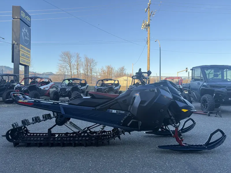 2025 Ski-Doo SUMMIT X 165" TURBO - DEMO