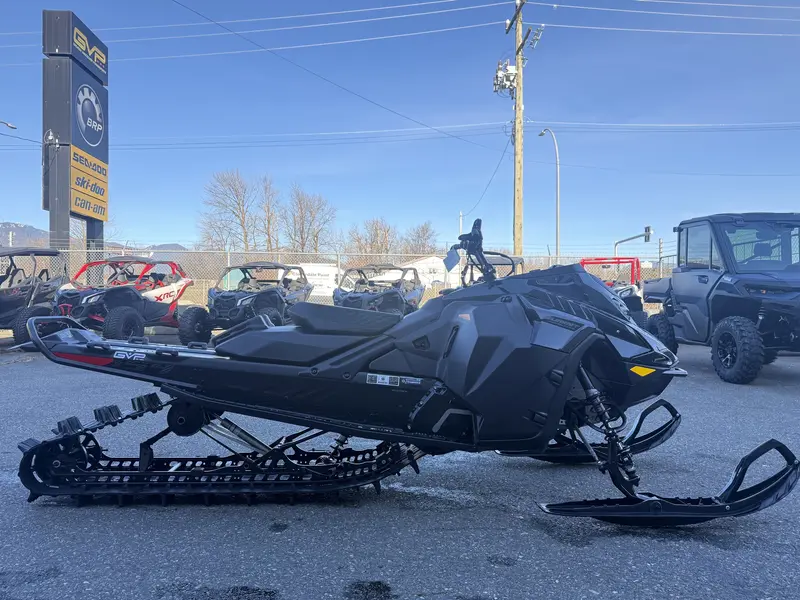 2025 Ski-Doo SUMMIT ADR W/ EDGE PKG 154 600 E-TEC POWDERMAX X-LIGHT FLEXEDGE 2.5" SHOT