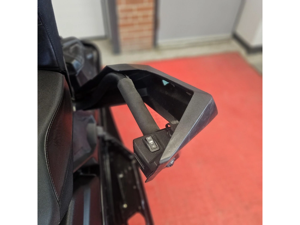 2025 Polaris 650 Indy Adventure 137 alt