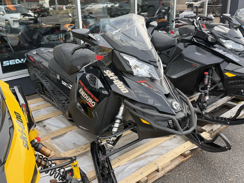 2017 Ski-Doo Renegade Enduro 800